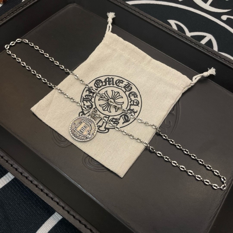 Ch*0me He**ts necklaces